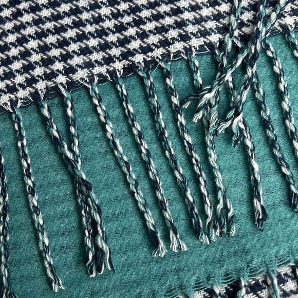 Lands’ End Reversible Scarf Acrylic NWT - Picture 3 of 5